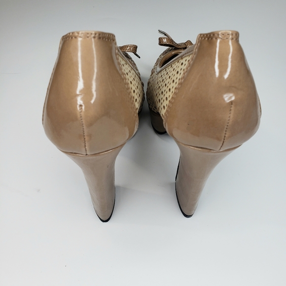CR Collection Women's Platform 5" High Heel Shoes, Beigh, Excellent Condtion - Picture 4 of 9